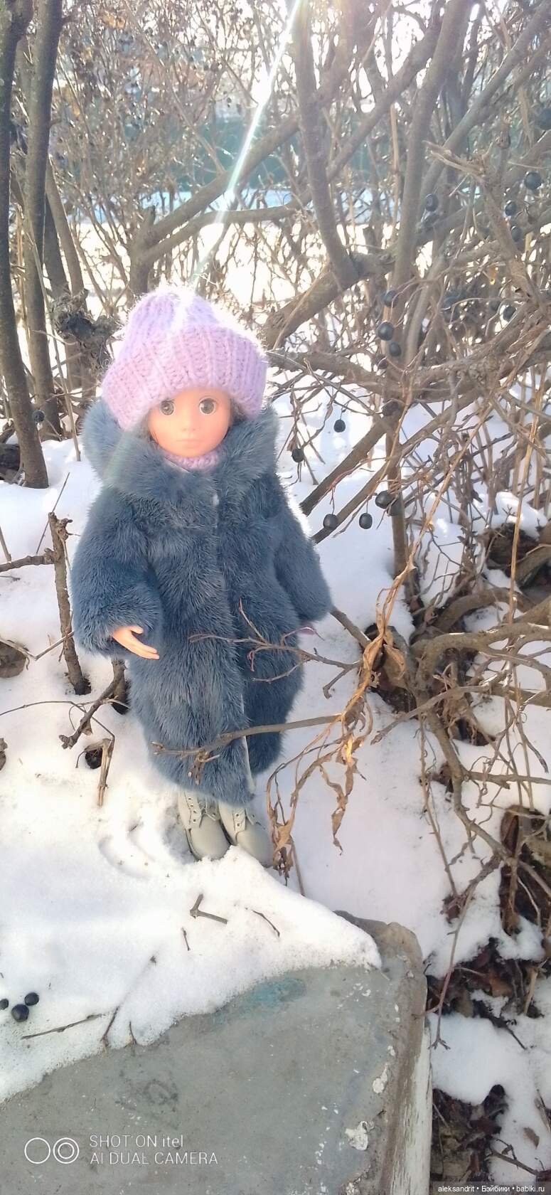 В зимнем парке все деревья грустны ,так и просят подождать до весны