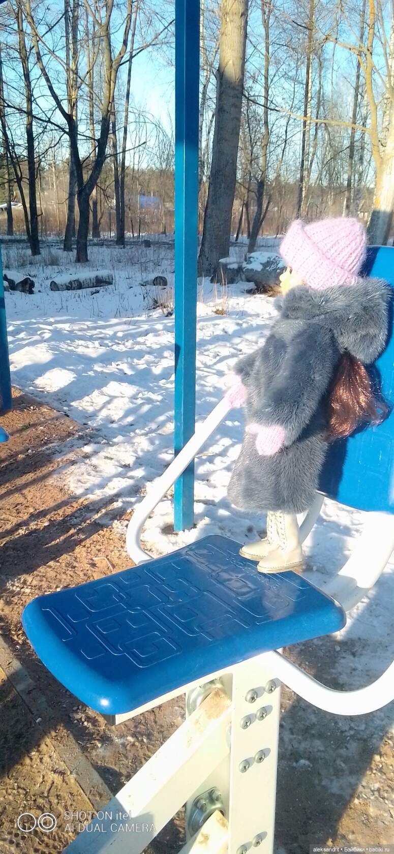 В зимнем парке все деревья грустны ,так и просят подождать до весны (фото 8)