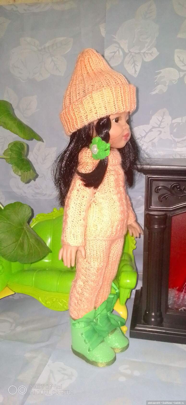 Вязанные наряды для кукол......утеплились