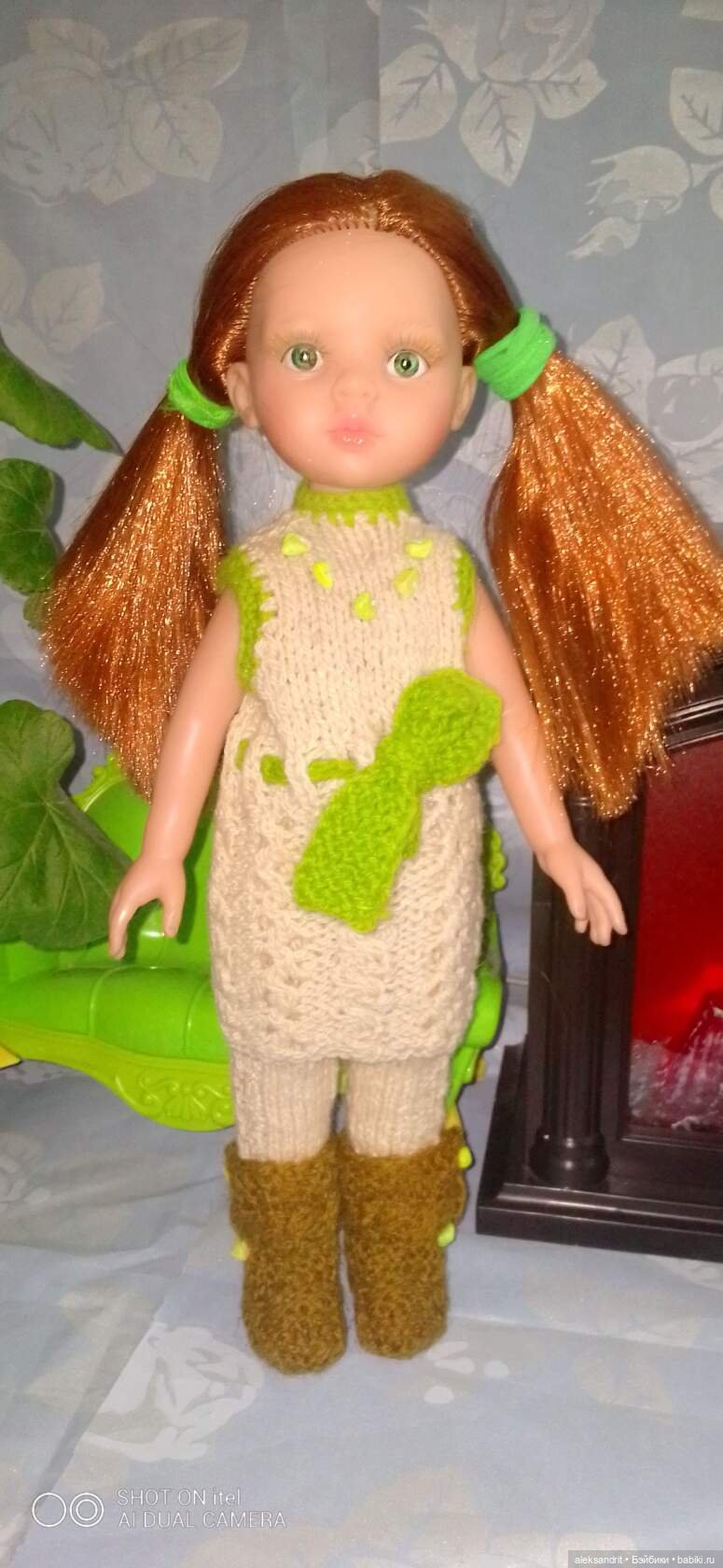 Вязанные наряды для кукол......утеплились