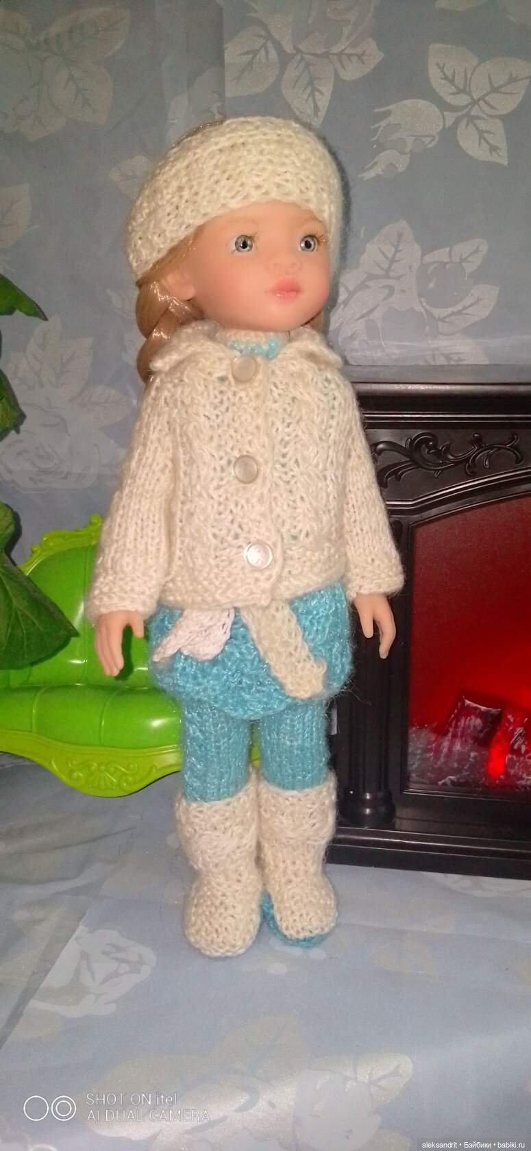 Вязанные наряды для кукол......утеплились