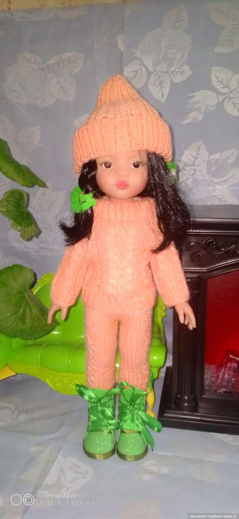 Вязанные наряды для кукол......утеплились
