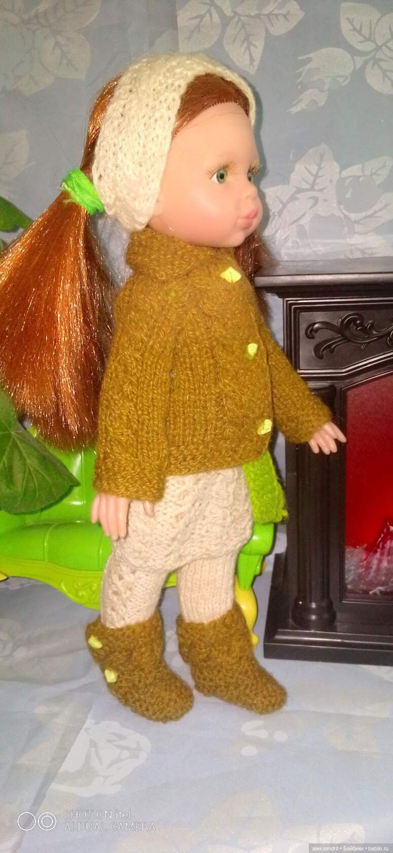 Вязанные наряды для кукол......утеплились