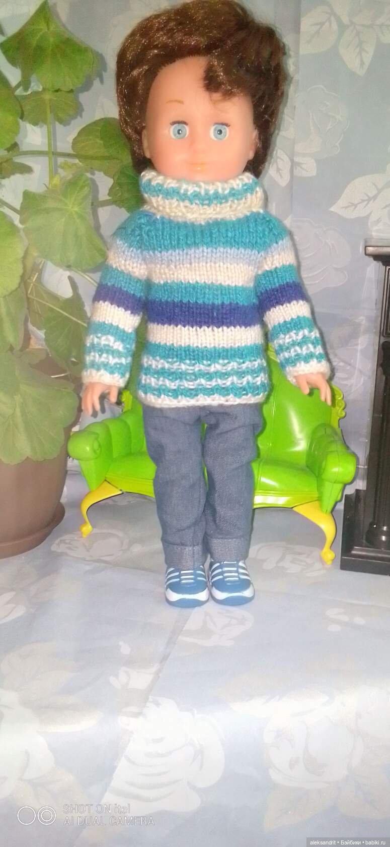 Вязанные наряды для кукол......утеплились