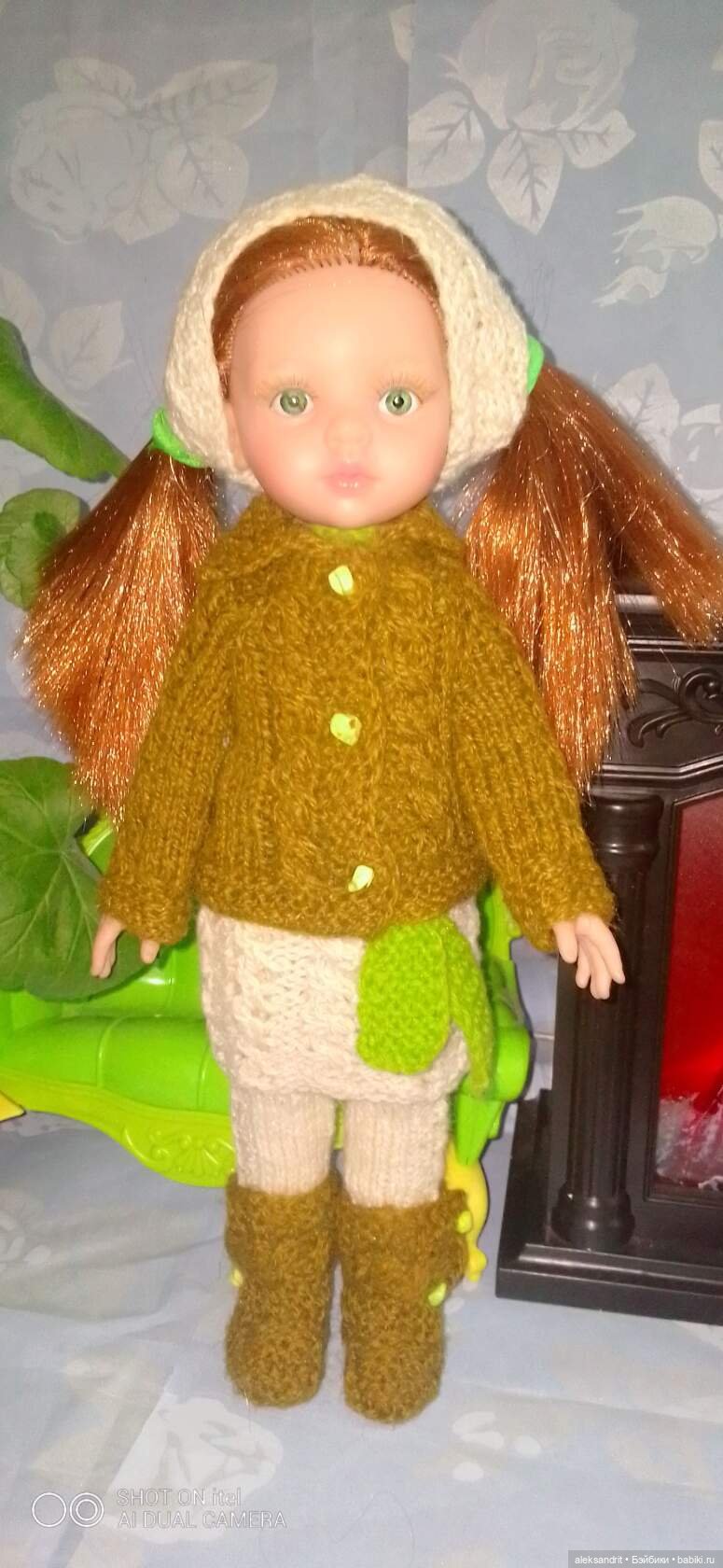 Вязанные наряды для кукол......утеплились