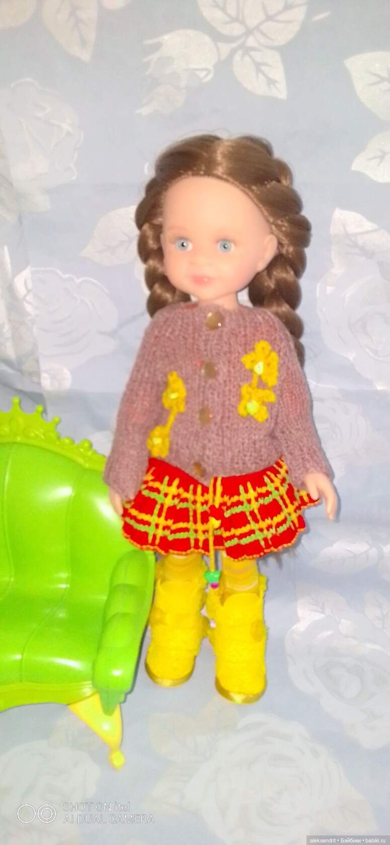Вязанные наряды для кукол......утеплились