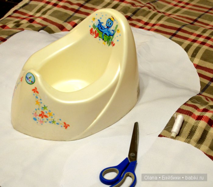 Удобный кукольный пуфик из детского горшка