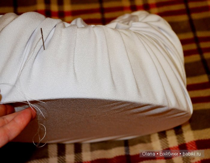 Удобный кукольный пуфик из детского горшка (фото 6)