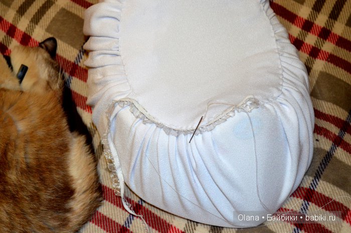 Удобный кукольный пуфик из детского горшка (фото 8)