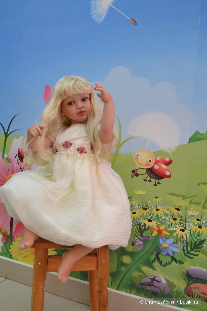 Удобный кукольный пуфик из детского горшка