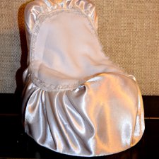 Удобный кукольный пуфик из детского горшка