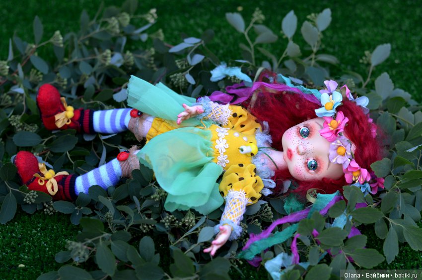 Малышка Калинка радуется киевской весне