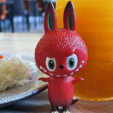 Симпатичный, активный и позитивный монстрик labubu Mini Zimomo