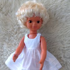 Помогите опознать куклу, на спине клеймо PEW, пластик, высота 35 см