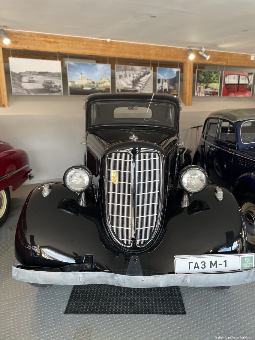 В музее ретро автомобилей с Holala