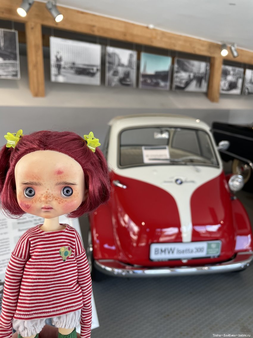 В музее ретро автомобилей с Holala