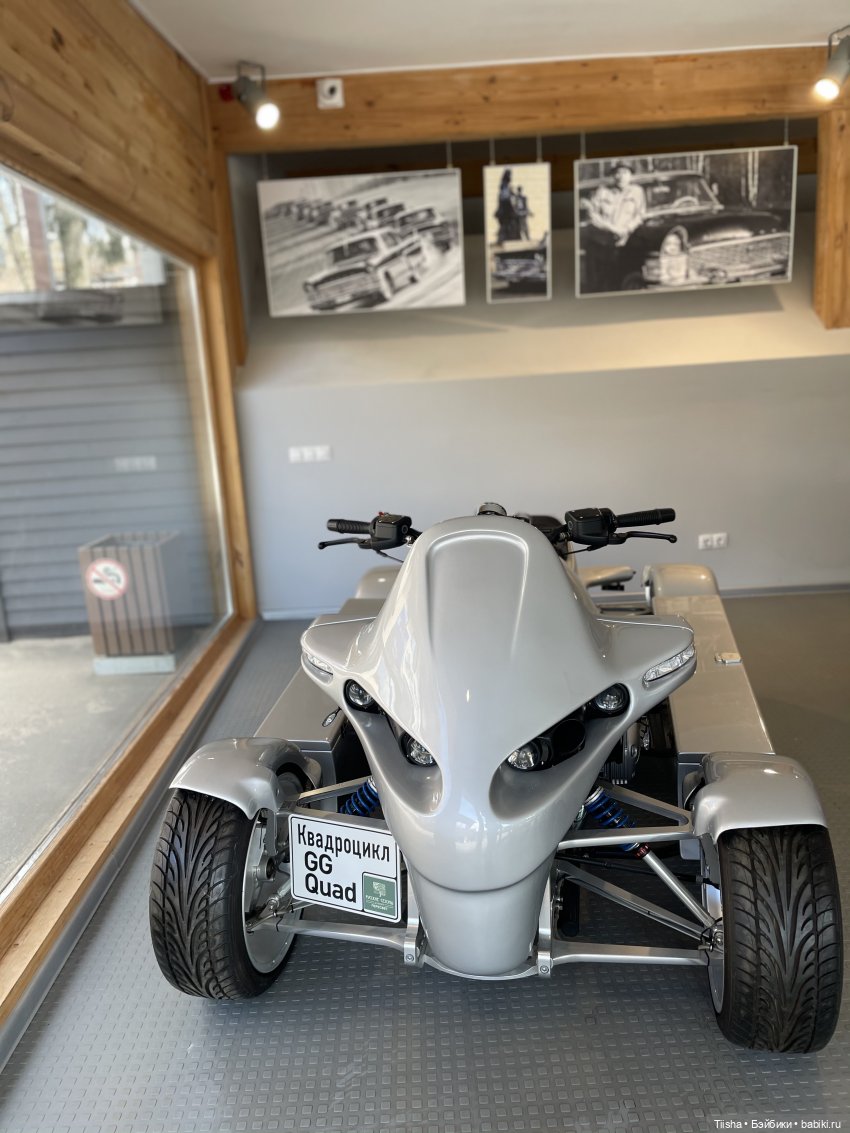 В музее ретро автомобилей с Holala