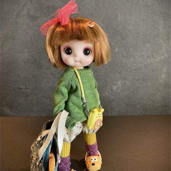 Пуговка (little sister на теле monst doll)