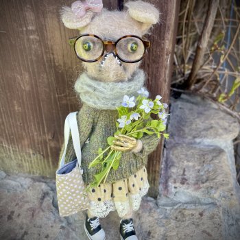 Весенняя Собачка от Good and Strange