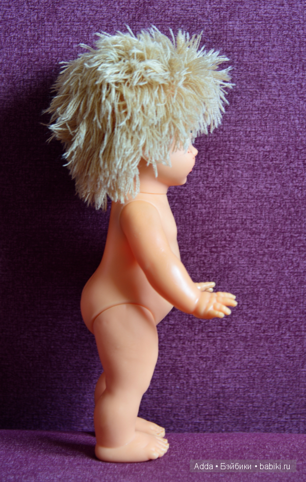 Кукла Дана сбоку в полный рост