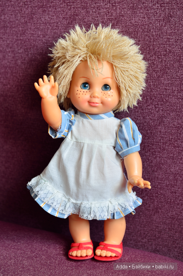 Кукла Дана в платье