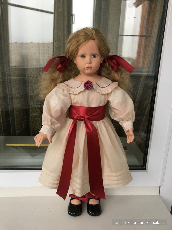 Tricia, задумчивая барышня от фрау Gunzel