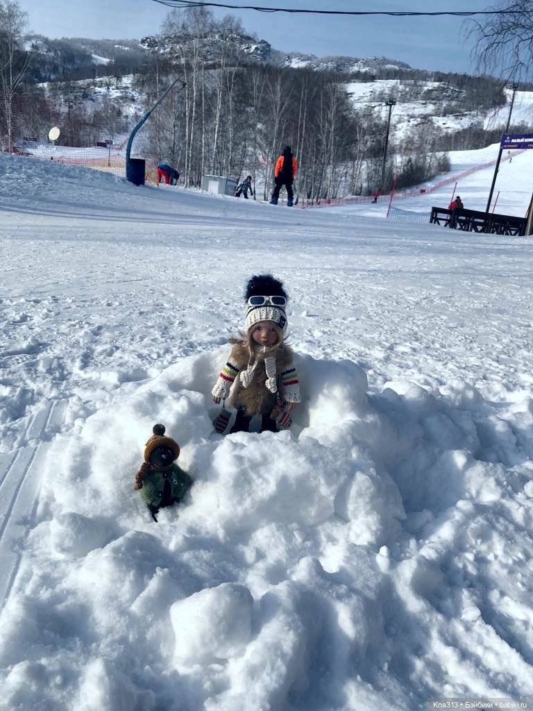 Очень активный отдых. Конечно с куклами, лыжами, тюбингами