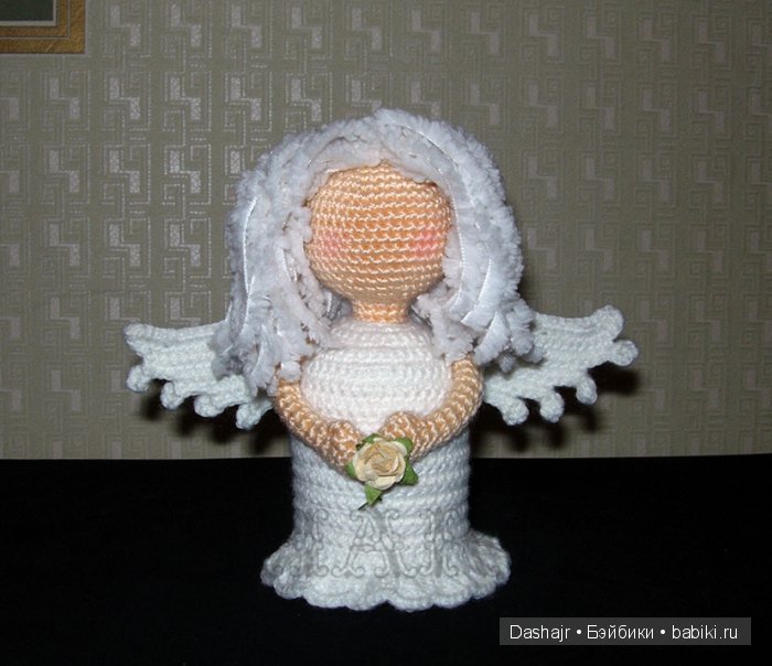 Ангелочек, игрушка вязанная крючком