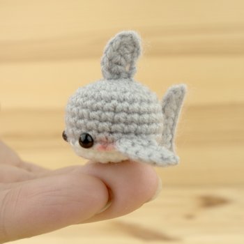 малышка акуленок))