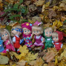 Маши на осенней прогулке