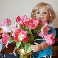 С праздником, милые дамы