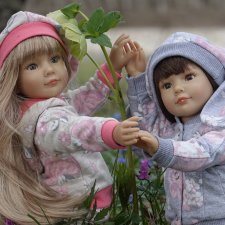 Зайки на лужайке