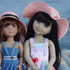 Девочки и море