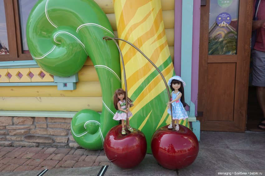 Девочки Руби Ред в Сочи-парке (фото 7)