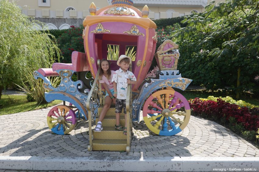 Девочки Руби Ред в Сочи-парке (фото 3)