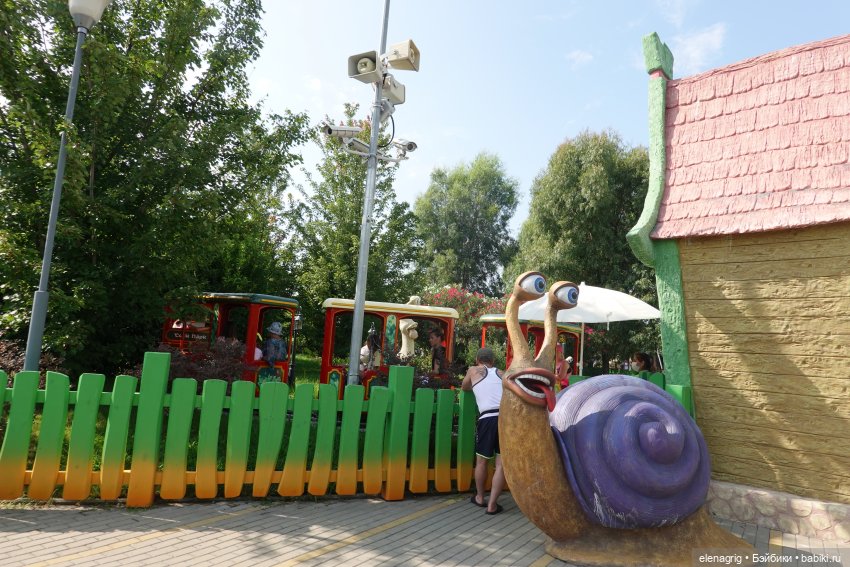 Девочки Руби Ред в Сочи-парке