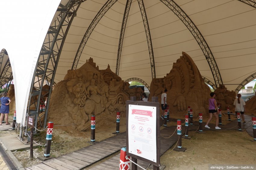 Девочки Руби Ред в Сочи-парке