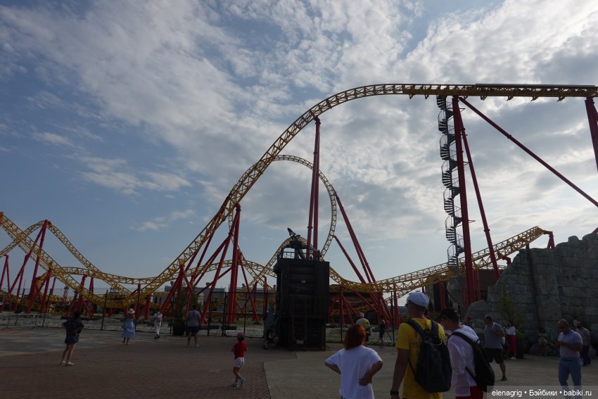 Девочки Руби Ред в Сочи-парке