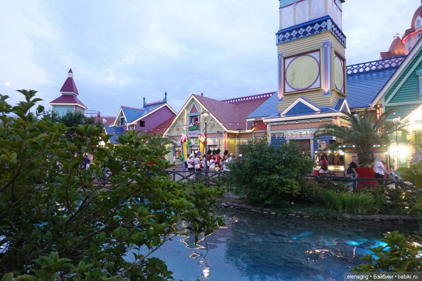 Девочки Руби Ред в Сочи-парке