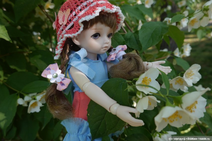 кукла в шляпке