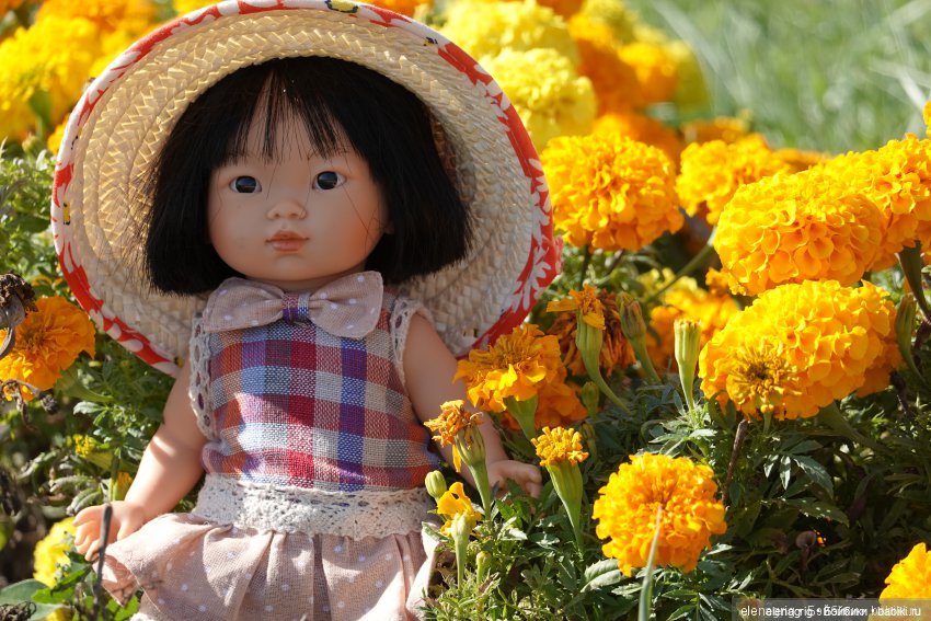 кукла в шляпке