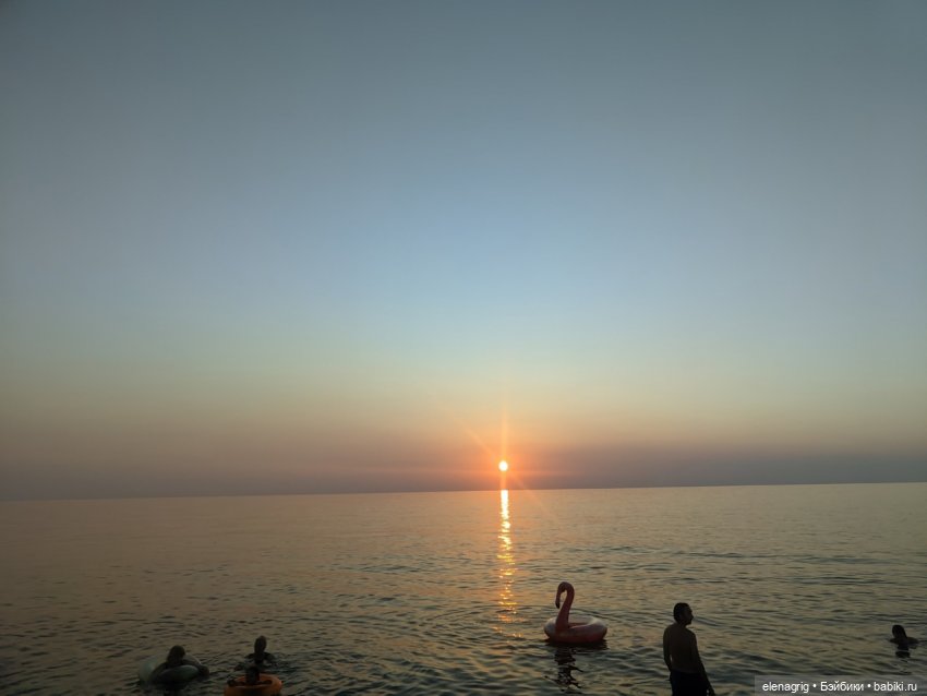 Розовый фламинго в лучах заката или воспоминания о лете