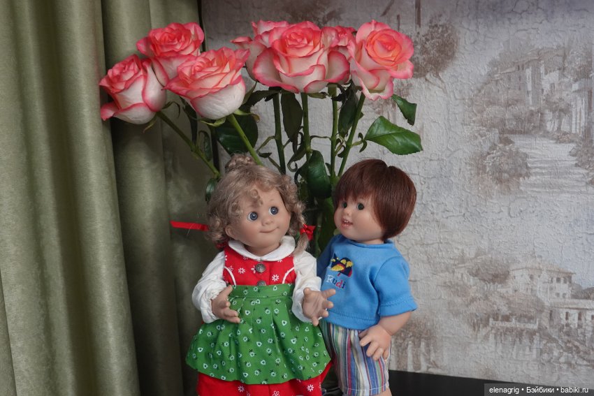 Куклы и розы — Коллекции игровых кукол (Playline): фото полок (фото 5)