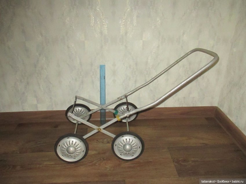 Как сделать коляску для кукол. DIY. How to make a stroller for dolls.