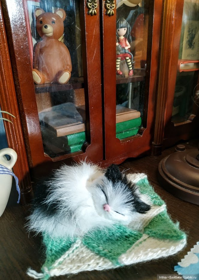 Читальный уголок.Куклы паолка, готц и пупс с бабушкой куклой (фото 5)