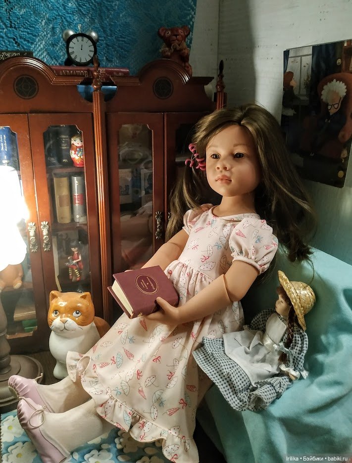 Читальный уголок.Куклы паолка, готц и пупс с бабушкой куклой (фото 9)