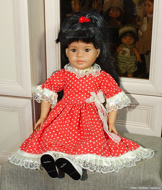 Маленькая гардеробная большой куклы