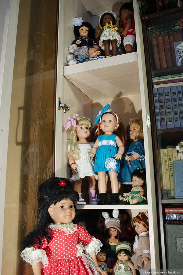 Маленькая гардеробная большой куклы (фото 10)
