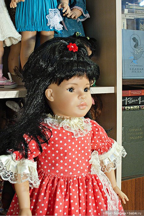 Маленькая гардеробная большой куклы