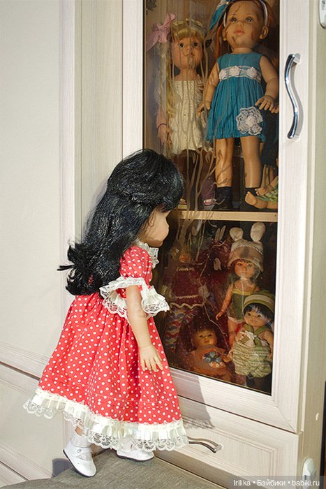 Маленькая гардеробная большой куклы (фото 8)